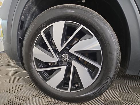 Used 2025 Volkswagen Atlas SE image 34