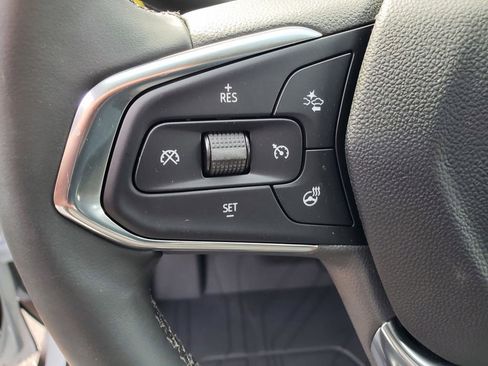 New 2026 Chevrolet Trax LT w/ Midnight Edition FWD image 13
