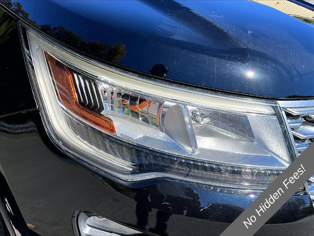 Used 2018 Ford Explorer XLT w/ Equipment Group 202A AWD/4WD image 28