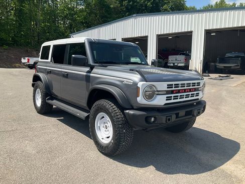Used 2025 Ford Bronco Heritage Edition AWD/4WD image 3