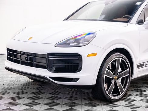 Certified 2023 Porsche Cayenne Turbo AWD/4WD image 35