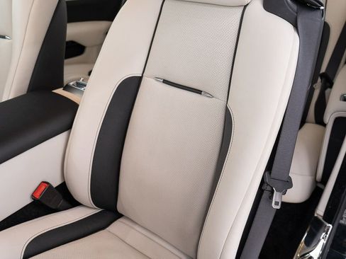 Certified 2019 Rolls-Royce Wraith RWD image 17