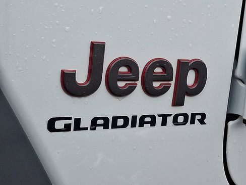 Used 2022 Jeep Gladiator Rubicon w/ LED Lighting Group AWD/4WD image 11