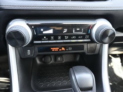 Used 2022 Toyota RAV4 LE FWD image 15