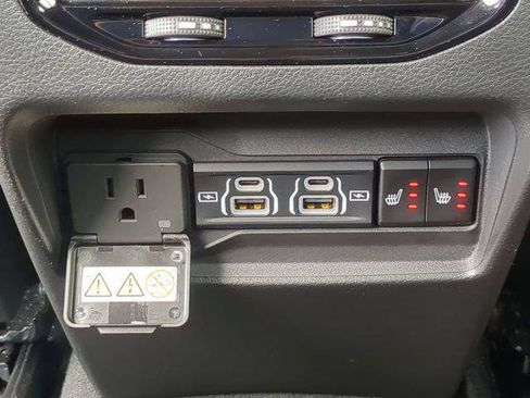Certified 2025 Jeep Grand Cherokee Limited w/ Black Appearance Package RWD image 17