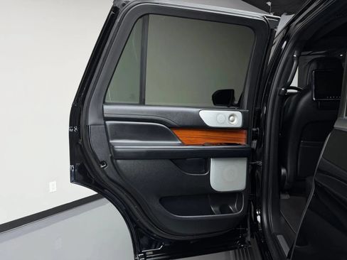 Used 2018 Lincoln Navigator Reserve w/ Technology Package AWD/4WD image 19