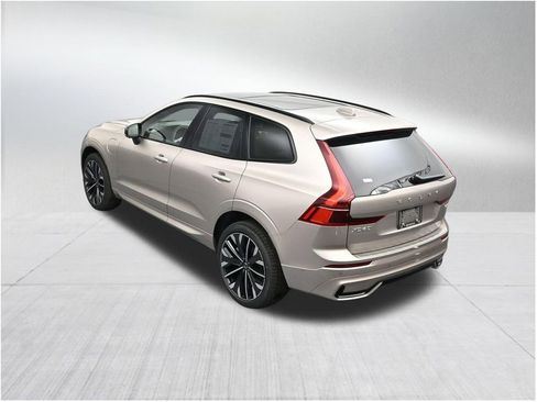 New 2026 Volvo XC60 T8 Ultra w/ Protection Package Premier AWD/4WD image 15