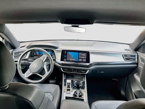 Used 2025 Volkswagen Atlas Cross Sport SE FWD image 18