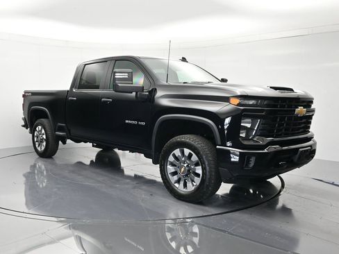 Used 2024 Chevrolet Silverado 2500 Custom w/ Custom Value Package AWD/4WD image 3