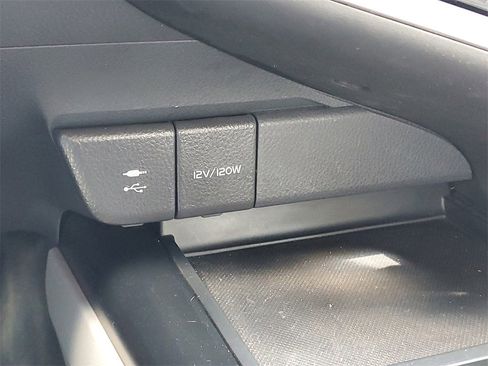 Used 2019 Toyota Camry SE image 24