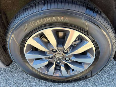 Used 2022 Chrysler Pacifica Touring-L FWD image 34