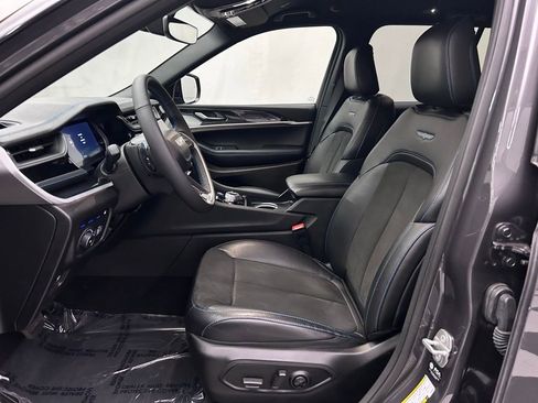 Certified 2025 Jeep Grand Cherokee Trailhawk w/ Advanced Protech Group II AWD/4WD image 12