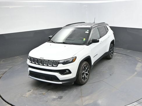 Used 2025 Jeep Compass Limited AWD/4WD image 28