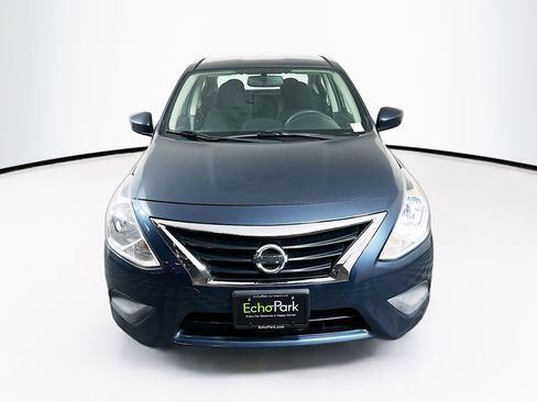 Used 2015 Nissan Versa SV image 2