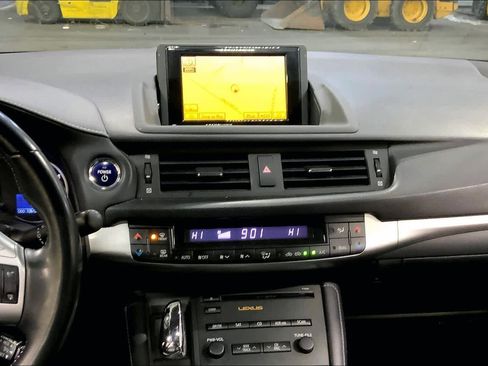 Used 2011 Lexus CT 200h Premium image 7