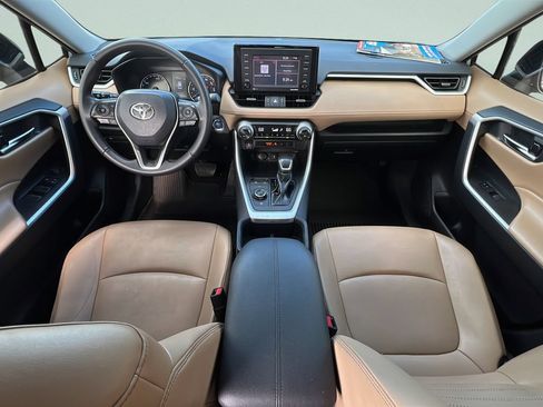 Used 2022 Toyota RAV4 XLE Premium AWD/4WD image 11