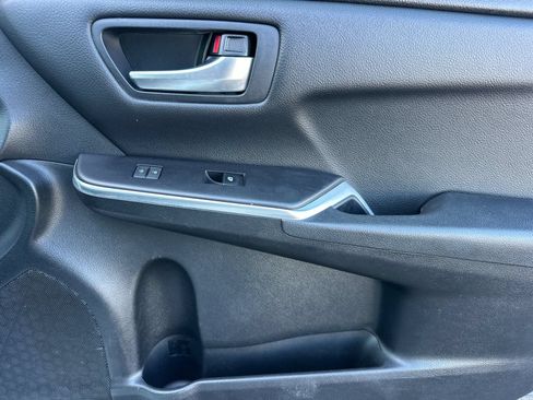 Used 2016 Toyota Camry SE FWD image 17