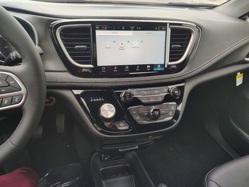 New 2026 Chrysler Pacifica Select FWD image 19