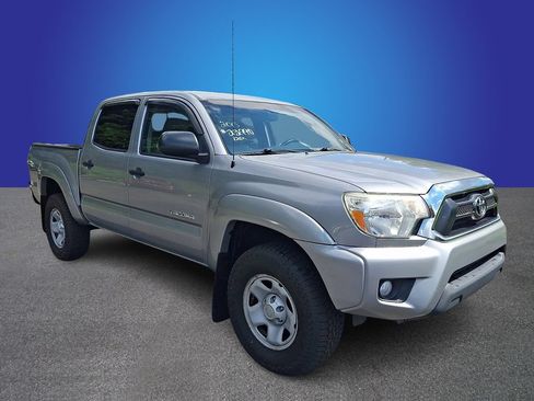 Used 2015 Toyota Tacoma 4x4 Double Cab w/ SR5 Package image 3