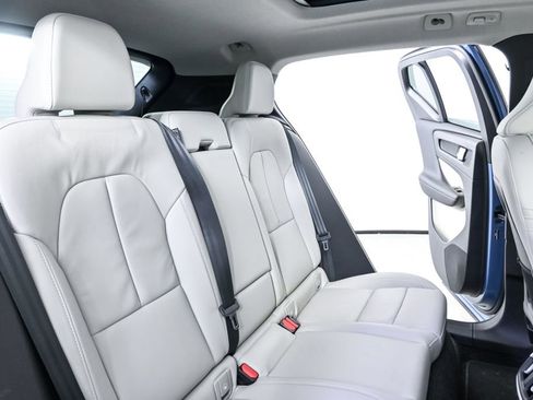 Certified 2025 Volvo XC40 B5 Plus image 24