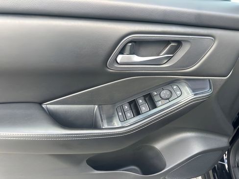 Used 2024 Nissan Rogue SV image 26