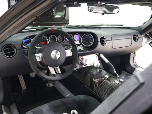 Used 2006 Ford GT RWD image 37