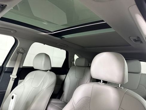 Used 2023 Kia Sorento SX Prestige image 12