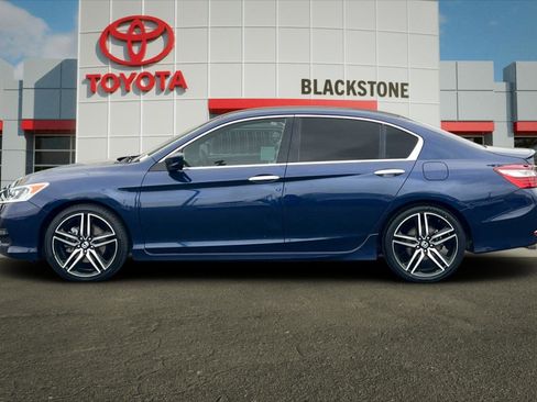 Used 2017 Honda Accord Sport image 6
