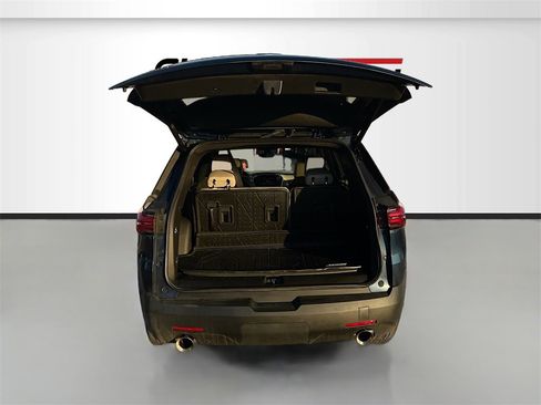 Used 2023 Chevrolet Traverse LT w/ LT Premium Package image 27