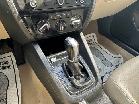 Used 2015 Volkswagen Jetta SE image 26
