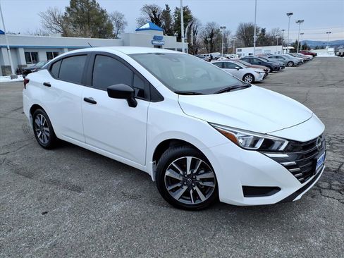 Used 2024 Nissan Versa S w/ S Plus Package image 2