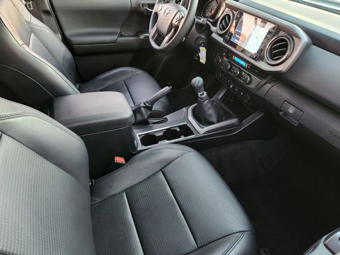 Used 2022 Toyota Tacoma TRD Sport image 18