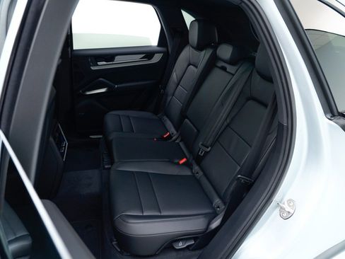 New 2026 Porsche Cayenne image 32