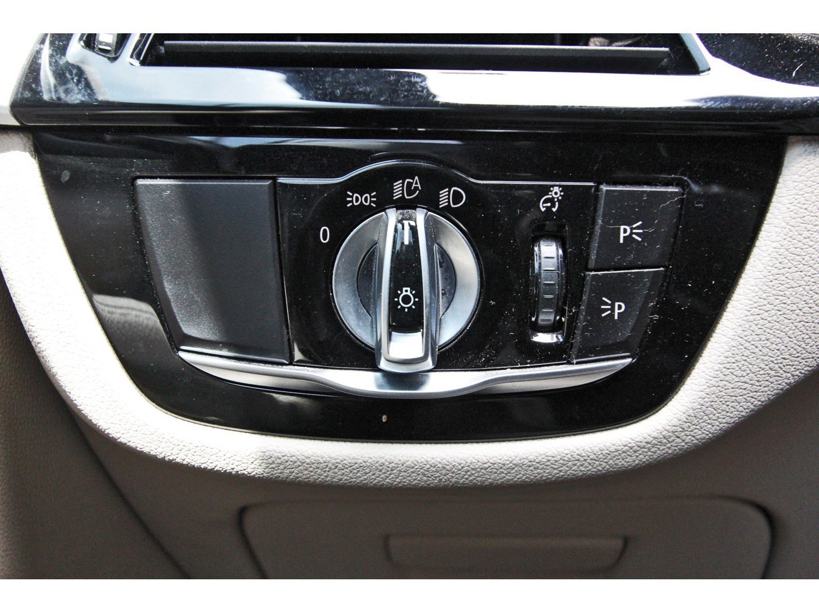 Used 2019 BMW 530e w/ Convenience Package RWD image 23