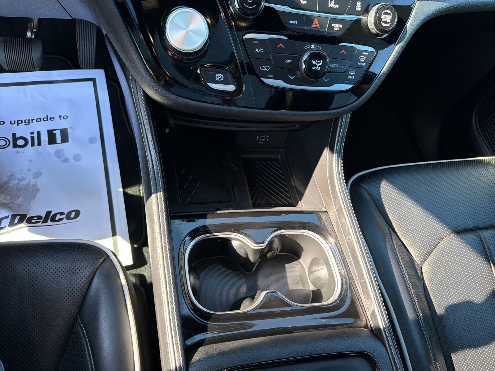 Used 2026 Chrysler Pacifica Limited FWD image 17