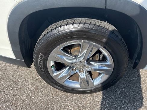 Used 2014 Toyota Highlander Limited image 14