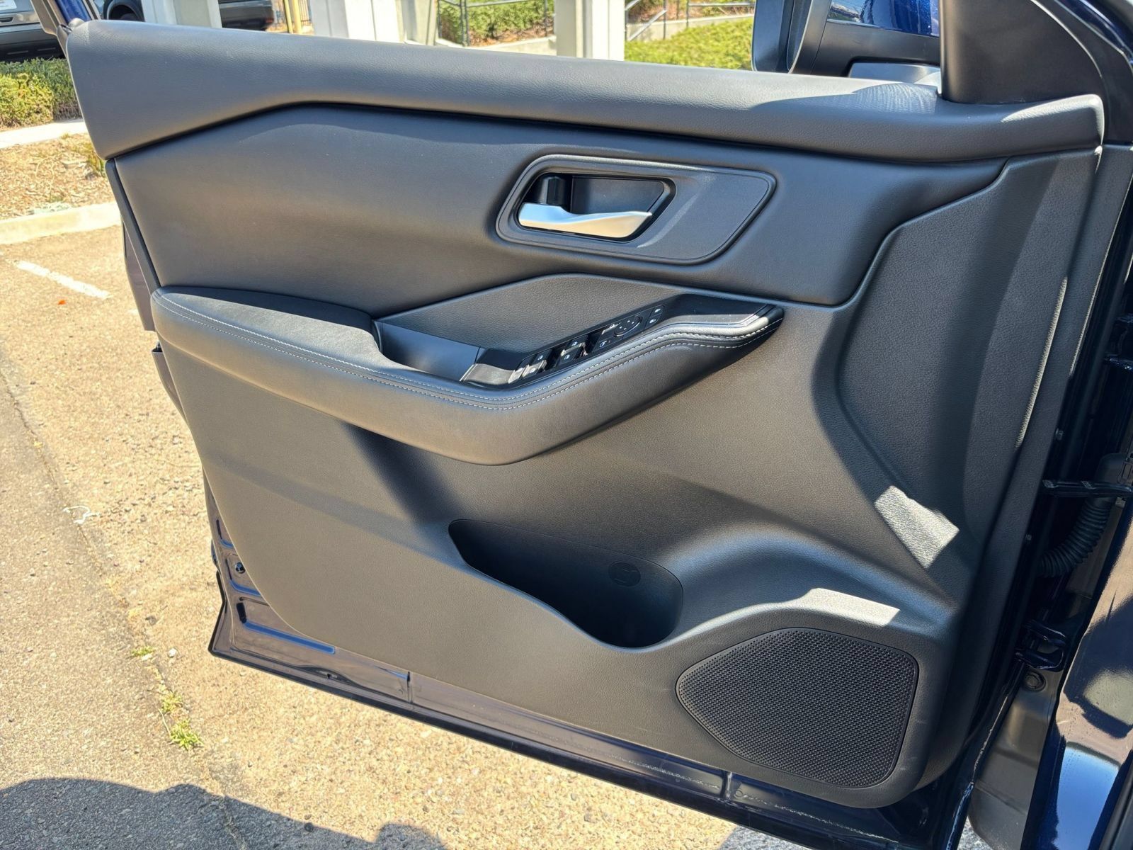 Used 2025 Nissan Rogue SV FWD image 18