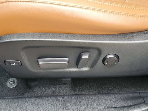 Used 2019 Toyota Highlander Limited AWD/4WD image 6