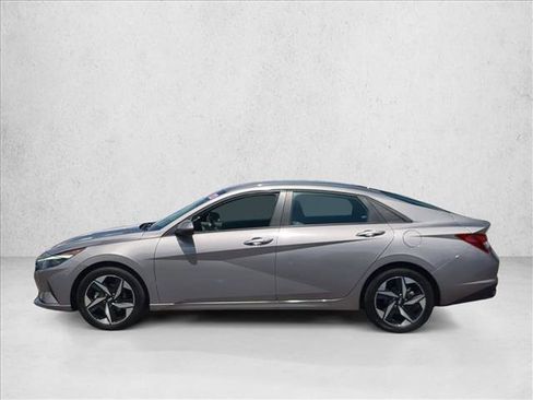 Used 2023 Hyundai Elantra SEL w/ Convenience Package FWD image 9