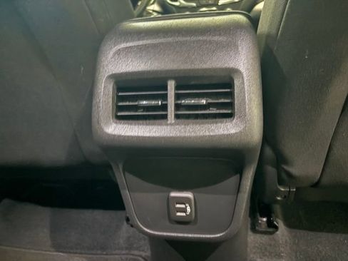 Used 2022 Chevrolet Equinox LT FWD image 18