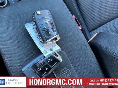 Used 2019 Volkswagen e-Golf SE w/ Driver Assistance Package FWD image 32