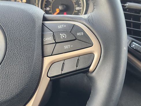 Used 2015 Jeep Cherokee Latitude w/ Comfort/Convenience Group image 28