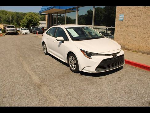 Used 2023 Toyota Corolla LE FWD image 1