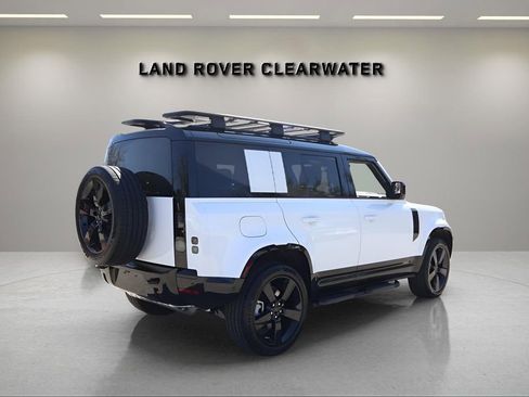New 2026 Land Rover Defender 110 X-Dynamic SE image 5