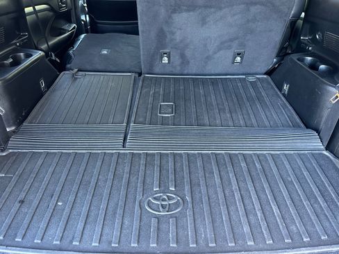Used 2019 Toyota Highlander XLE w/ Carpet Mat Package (TMS) AWD/4WD image 27