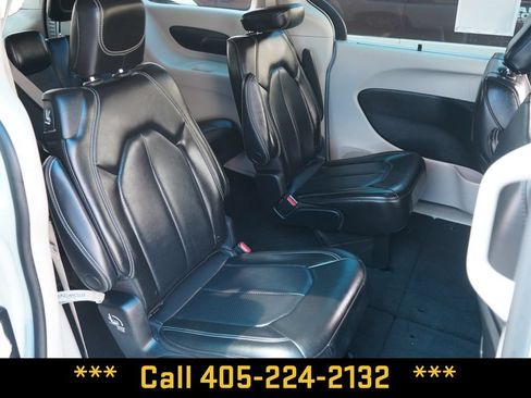 Used 2023 Chrysler Pacifica Touring-L FWD image 21