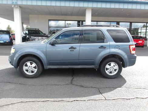 Used 2010 Ford Escape XLT FWD image 2