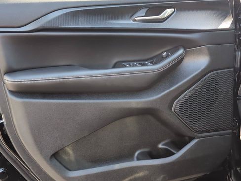 Used 2025 Jeep Grand Cherokee Altitude RWD image 21