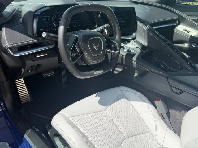 Used 2025 Chevrolet Corvette Z06 RWD image 11