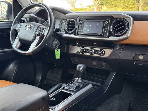 Used 2016 Toyota Tacoma SR5 image 23